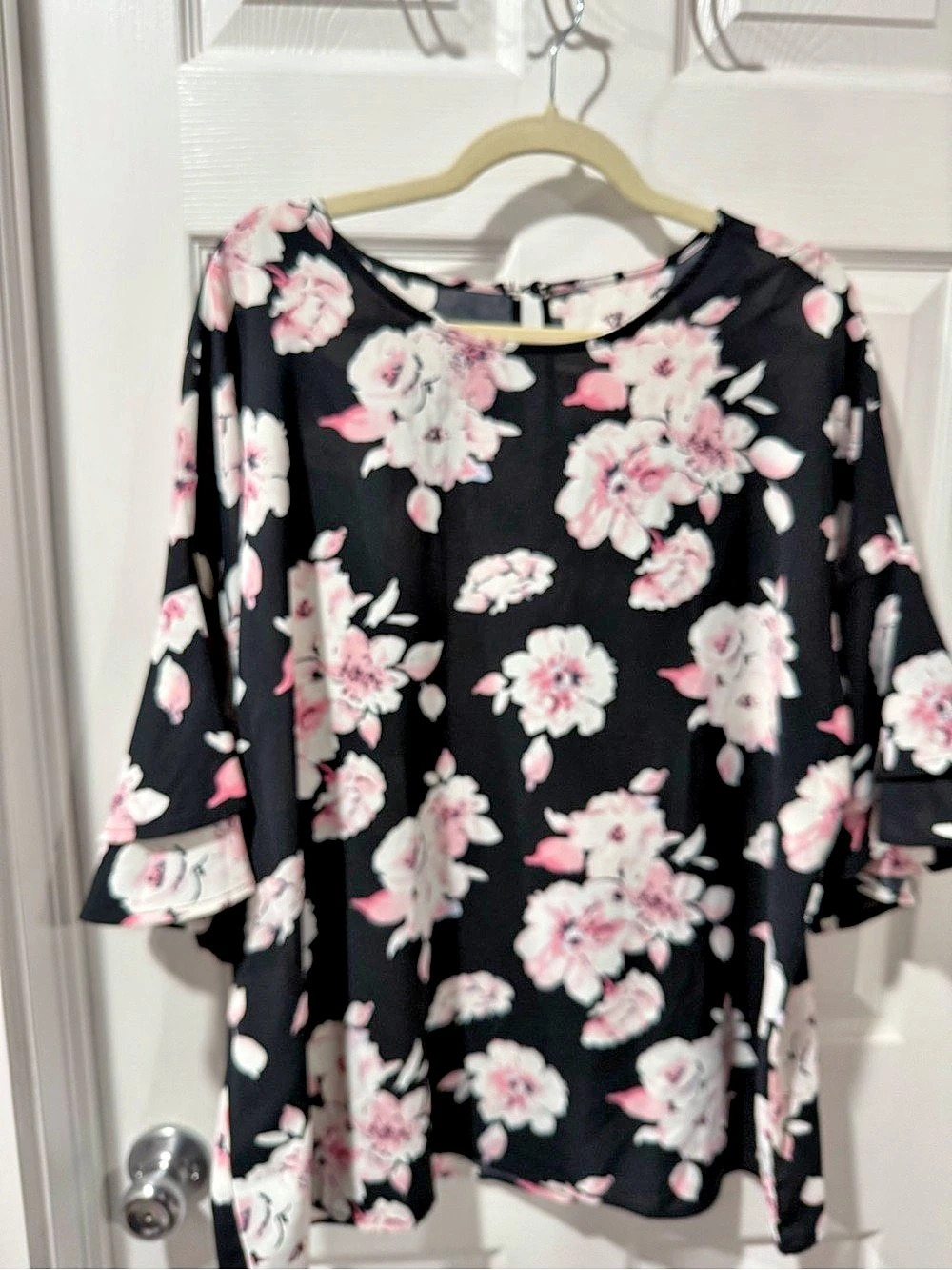 Floral Blouse in Black & Pink Size 2XL